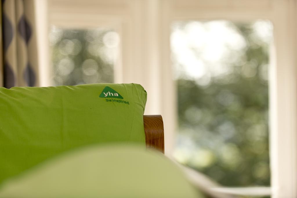 Yha Eyam Vandrarhem Exteriör bild