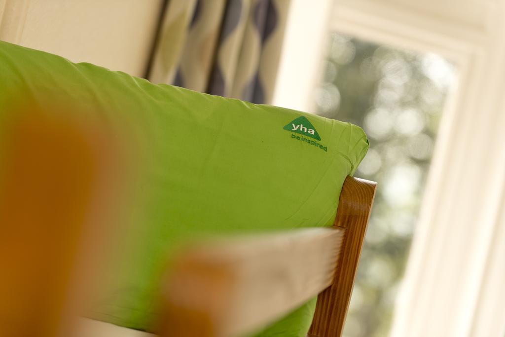 Yha Eyam Vandrarhem Exteriör bild